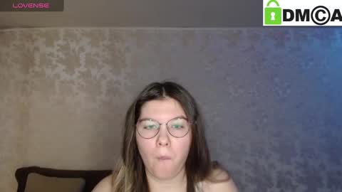 Welcome guys  Pleasure to see you all here  My name is MichaelaTip menu is active Private is open  online show from December 4, 4:10 am