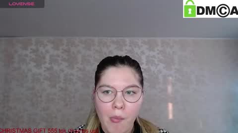 Welcome guys  Pleasure to see you all here  My name is MichaelaTip menu is active Private is open  online show from December 24, 6:44 am