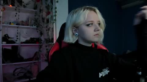 holy_mistresss online show from October 29, 10:19 am