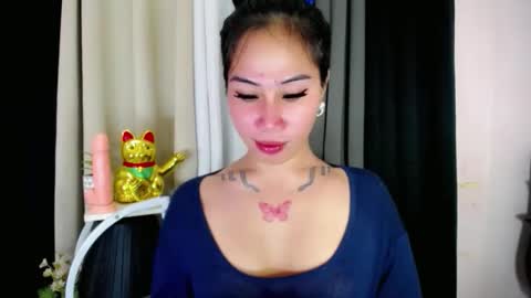 holy_samyx online show from November 19, 2:06 pm