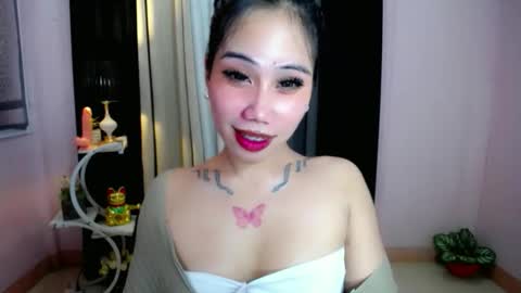 holy_samyx online show from December 1, 9:13 am