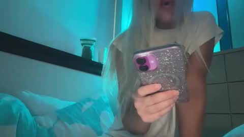 honeybun_z online show from December 14, 1:44 am