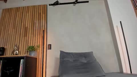 Sofia independent model online show from February 4, 11:57 am