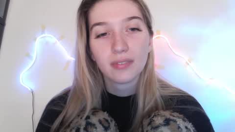 honeyveil online show from April 23, 12:23 pm