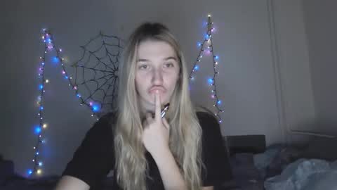 honeyveil online show from November 18, 3:24 pm