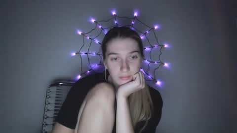 honeyveil online show from November 8, 4:45 pm