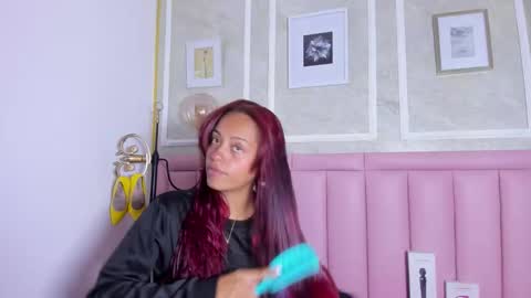 holly online show from January 12, 8:25 pm