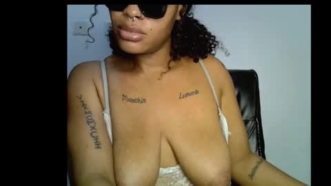 horny_ebonygirl_ online show from January 16, 11:01 pm