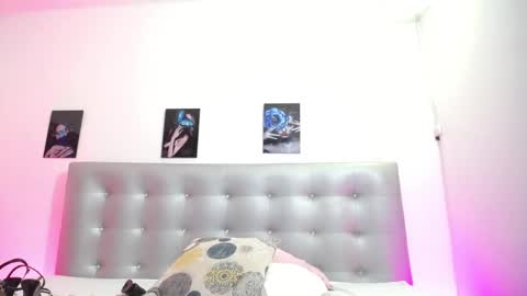 Juliette Roberts online show from May 29, 1:53 pm