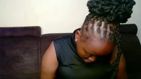 Linah online show from December 3, 6:43 pm