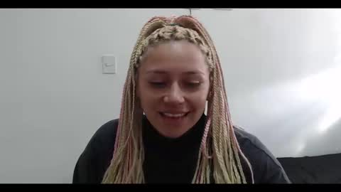 Mia online show from January 6, 9:00 pm