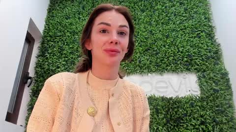 hotfallingdevil online show from April 6, 4:01 am