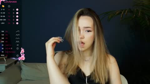 hello Im Eva online show from December 6, 8:26 am