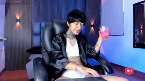 Juls online show from May 28, 7:34 pm
