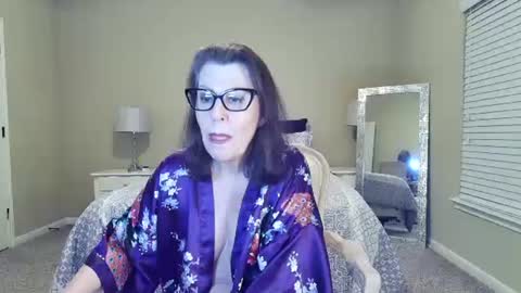 Maggie online show from November 6, 4:07 am