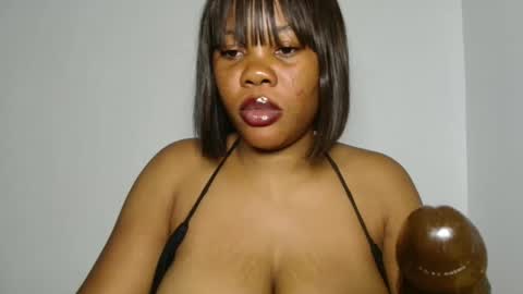 hotty_lora889 online show from April 4, 7:45 pm