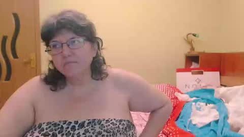 HugeTitsXXX online show from December 28, 11:48 pm