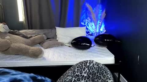 Hyeon Jin online show from March 11, 10:18 am