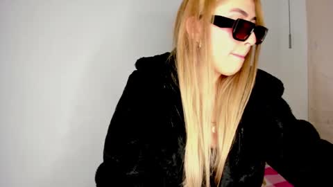 Hyun Joo online show from October 3, 9:42 pm