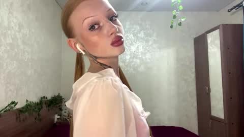 Lylu online show from November 19, 4:23 am