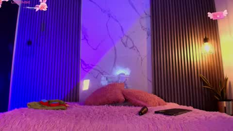 V I C T O R I A online show from September 14, 8:18 pm