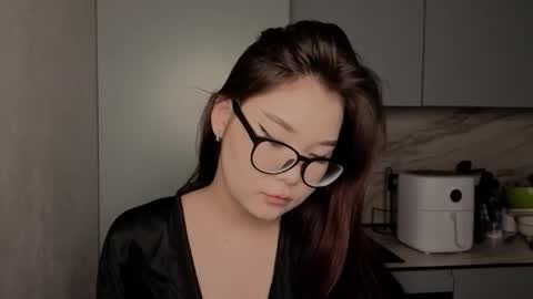 iamyuki_ online show from December 23, 8:18 am