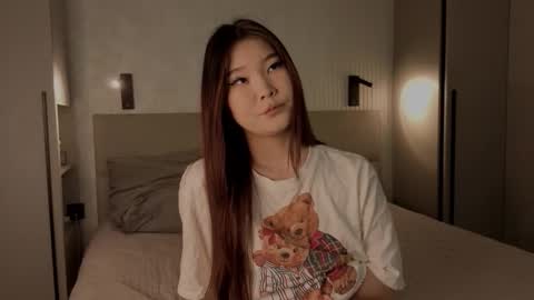 iamyuki_ online show from November 10, 2:56 pm