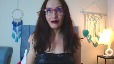 Iberian Moon online show from December 1, 7:49 pm