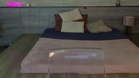 Ice Blue online show from April 3, 7:56 pm