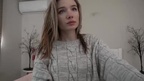 Danielle online show from February 9, 8:33 am