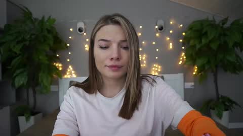 Danielle online show from January 7, 2:19 pm