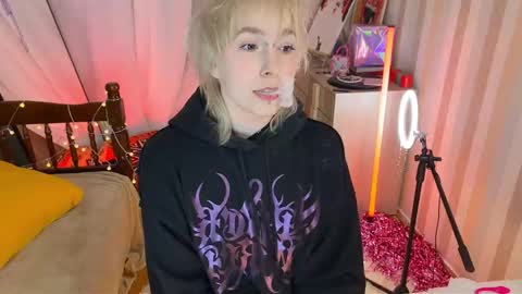 Emmy  help me reach 100 thumbs up online show from March 1, 8:08 pm