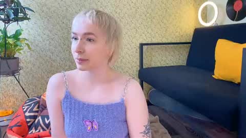 Emmy  help me reach 100 thumbs up online show from March 7, 10:02 am