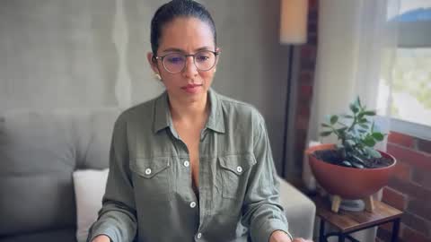 Kloe online show from October 14, 8:00 pm