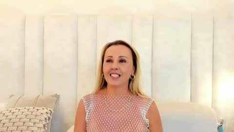 Mailyn Jung online show from March 24, 12:10 pm