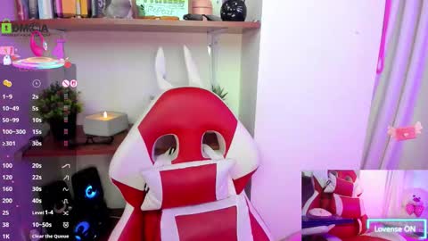 Lisa Hyga online show from November 12, 10:30 pm