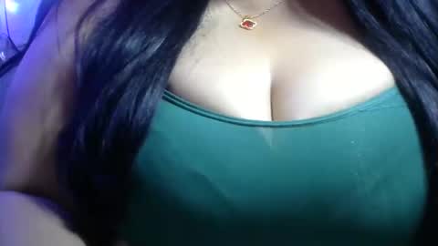 mia latina online show from January 12, 2:39 am