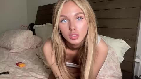 imkyliee online show from November 19, 3:50 am