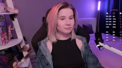 Mia online show from April 24, 11:02 am