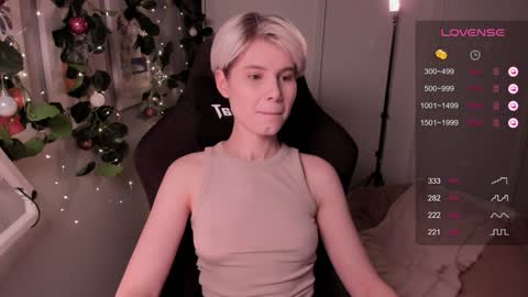 Mia online show from December 19, 5:29 pm