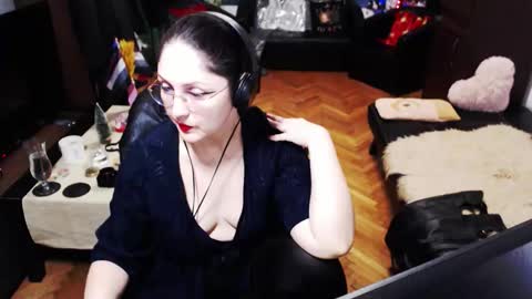 Empress online show from December 21, 6:34 pm