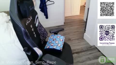 incomingtease online show from March 15, 5:04 pm