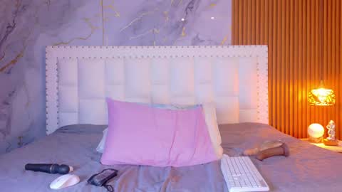 LITTLE AINHOA  online show from April 9, 8:36 pm