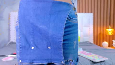 LITTLE AINHOA  online show from November 18, 7:59 pm