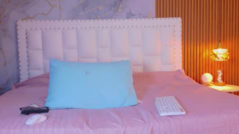 LITTLE AINHOA  online show from March 24, 8:36 pm