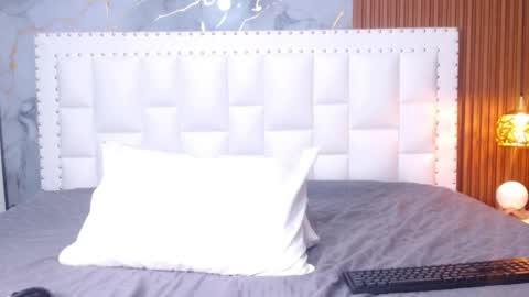 LITTLE AINHOA  online show from March 4, 7:54 pm