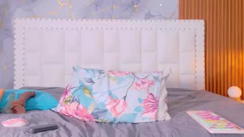 LITTLE AINHOA  online show from October 20, 7:39 pm