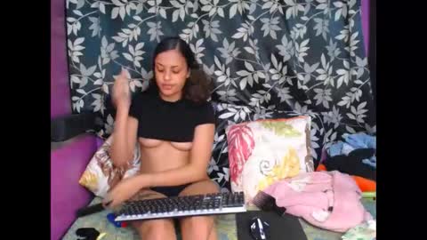 indianmaxine07 online show from September 17, 6:28 pm