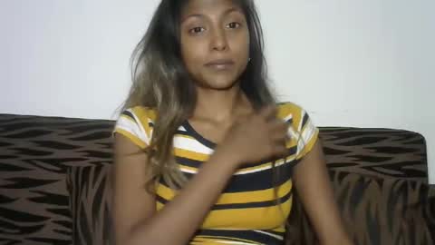 indianqtpie6 online show from December 3, 6:49 pm