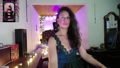 Indigo Wild  online show from September 30, 10:25 pm